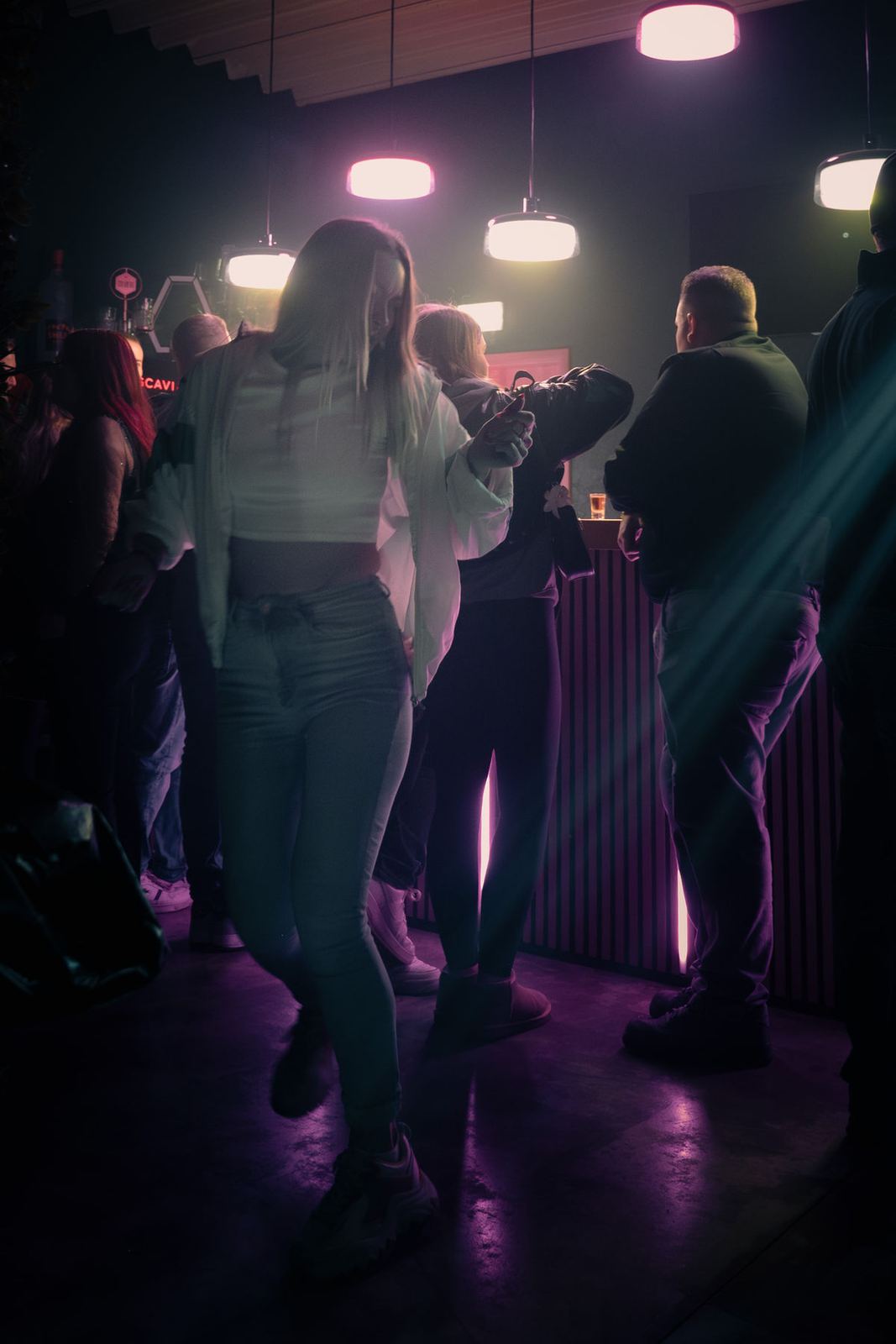 Gäste auf der Tanzfläche im großen Saal