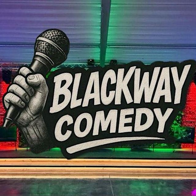 Instagram-Beitrag: Comedy-Abend auf der Bühne